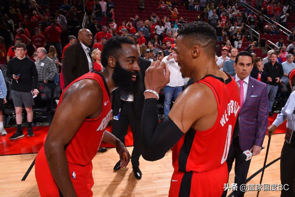 身材真劲爆！威登合照很酷帅威少这话惹争议，谁才配有签名鞋？