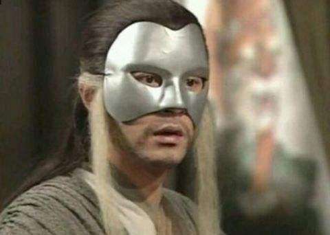 独孤求败和杨过相遇,杨过剑冢觅得玄铁剑独孤求败