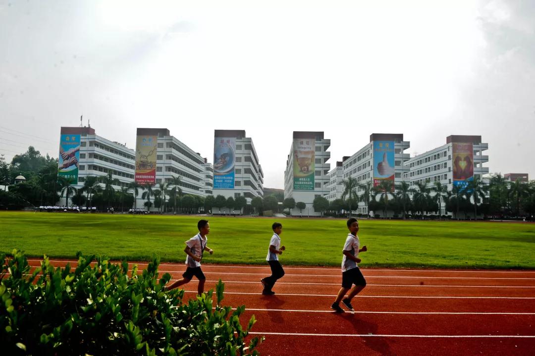 清远盛兴中英文学校介绍地图,清远盛兴中英文学校的标识