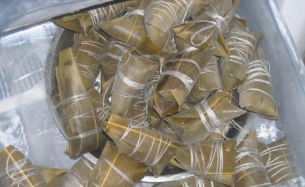 粽子放冰箱冷冻一年了还可以吃吗,冰冻过的粽子要煮多久才可以吃