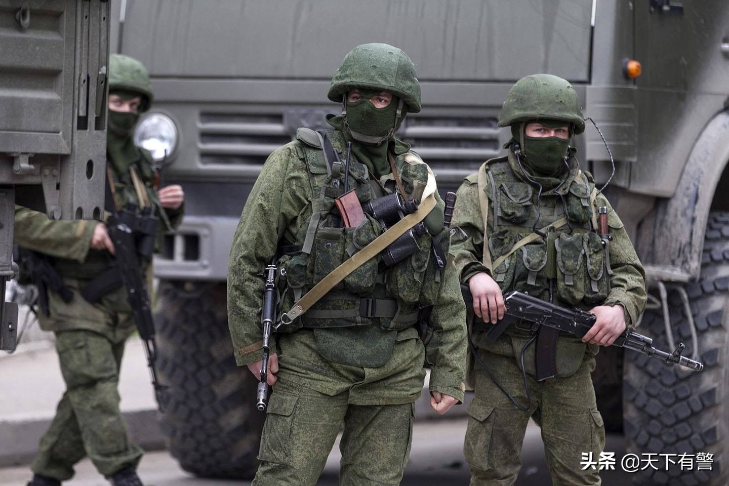 俄士兵入伍学习的第一个技巧：教你如何被人从身后勒住脖子后脱身