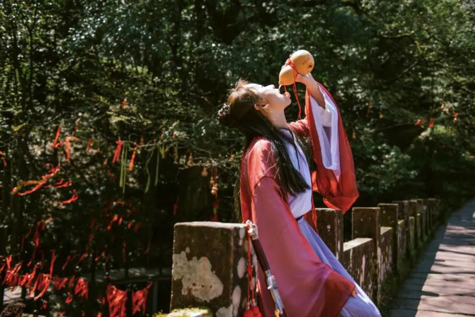 山顶云海自驾游,云海日出露营自驾游攻略