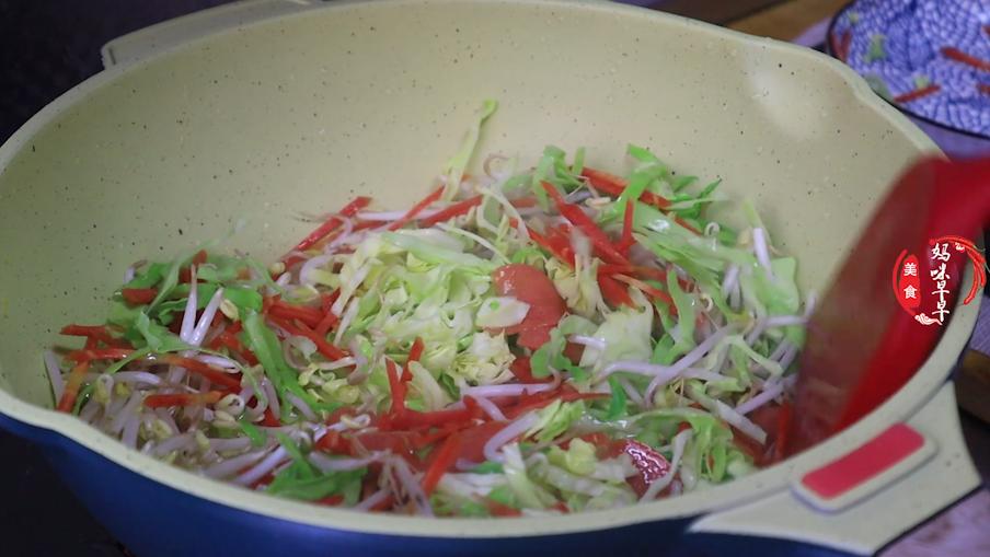 干米粉冷水泡发技巧,湿米粉怎么炒好吃不碎不粘锅