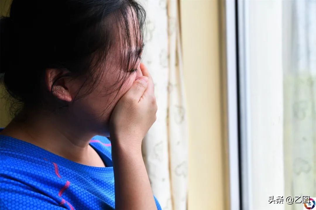 出租房唱歌女孩,出租房弹钢琴的孩子