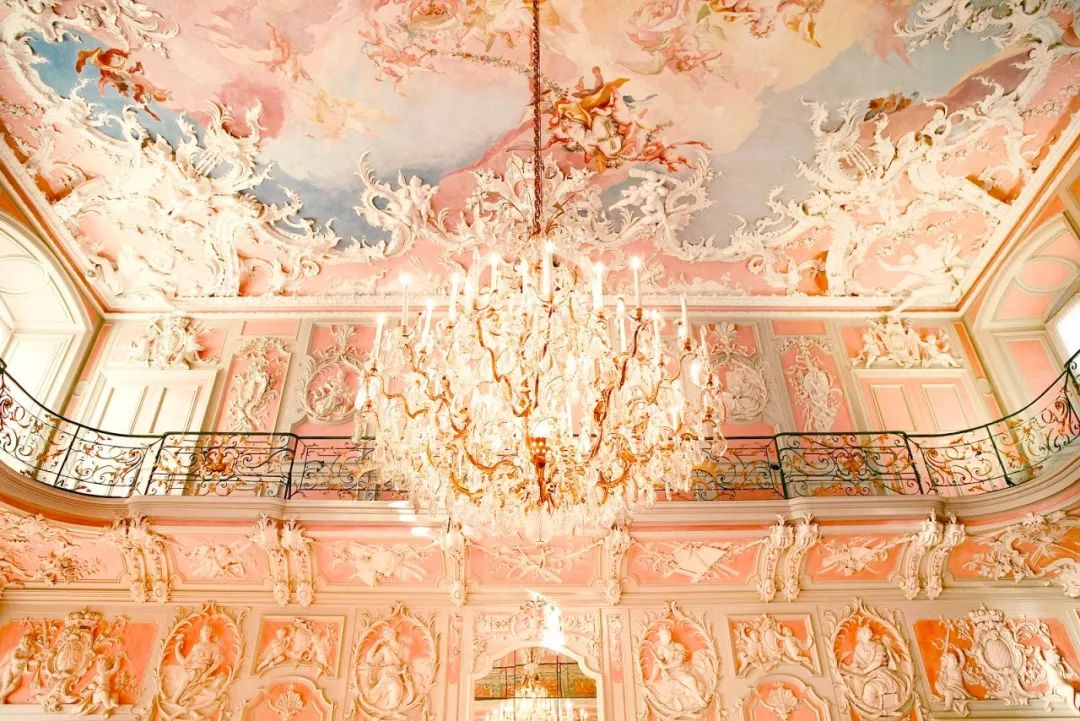 穿粉色就是娘娘腔?让小李子和猫王告诉你什么叫“油而不腻”