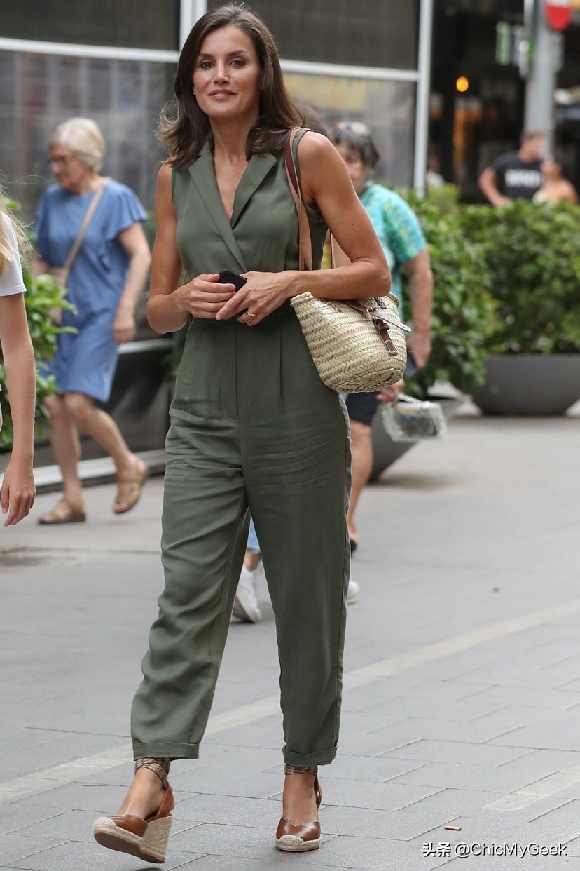 西班牙王后的时尚衣品,西班牙王后素雅连衣裙