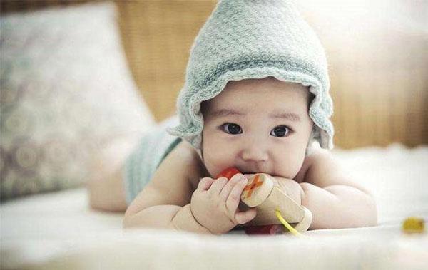 满月婴儿大脑发育的症状,满月宝宝如何促进大脑发育