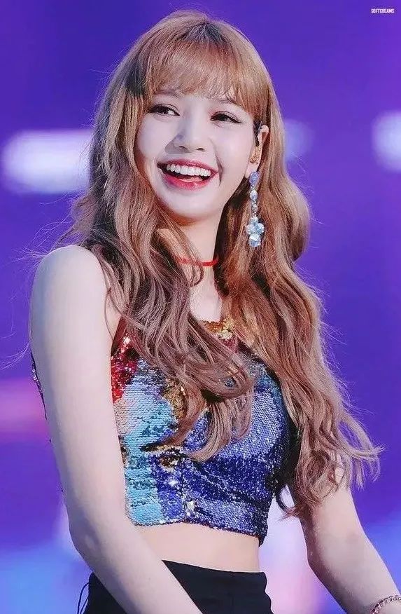 lisa刘海前后对比照,lisa再出新造型刘海