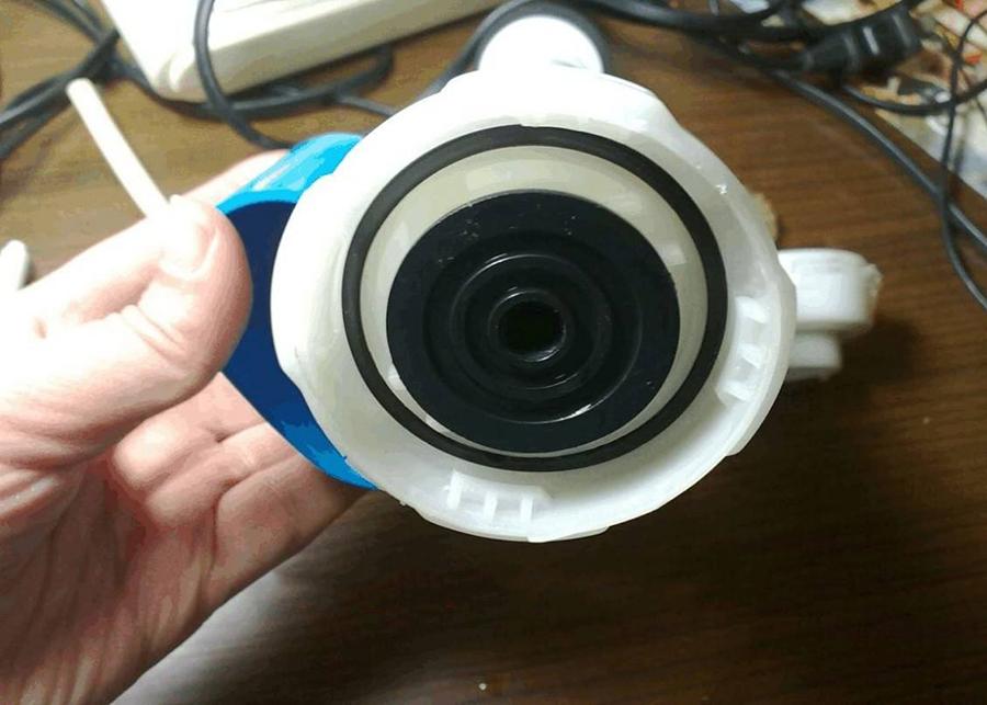 马桶漏水又臭又骚？专业老师傅：十之八九问题就出在这