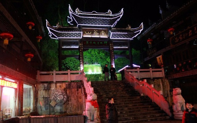 湖南湘西凤凰八面山,凤凰古城属于哪个市哪个县