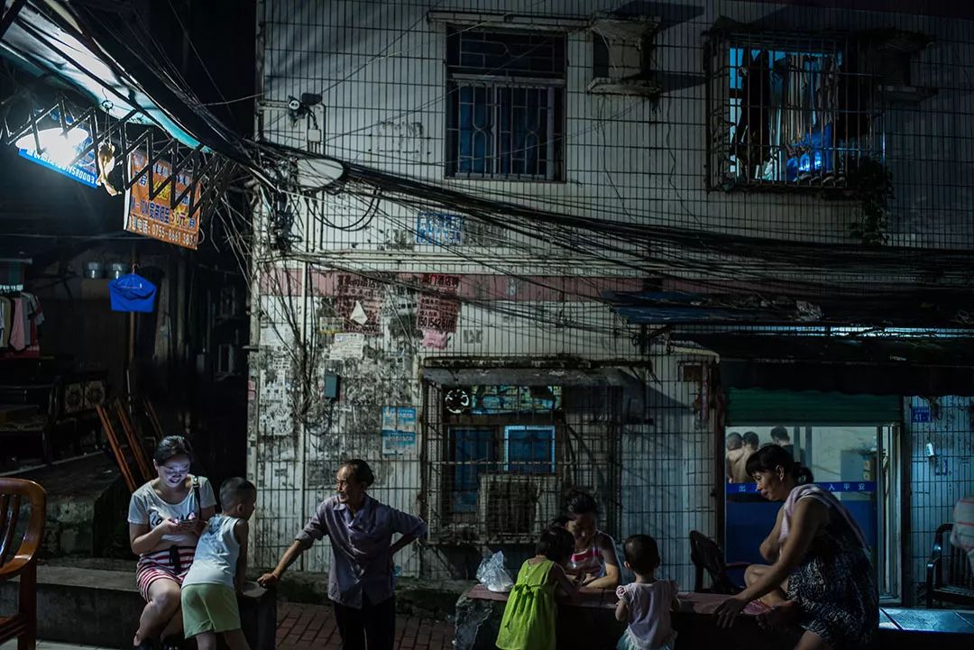 环卫工为什么又辛苦工资又低,环卫工人很辛苦为何工资却很低