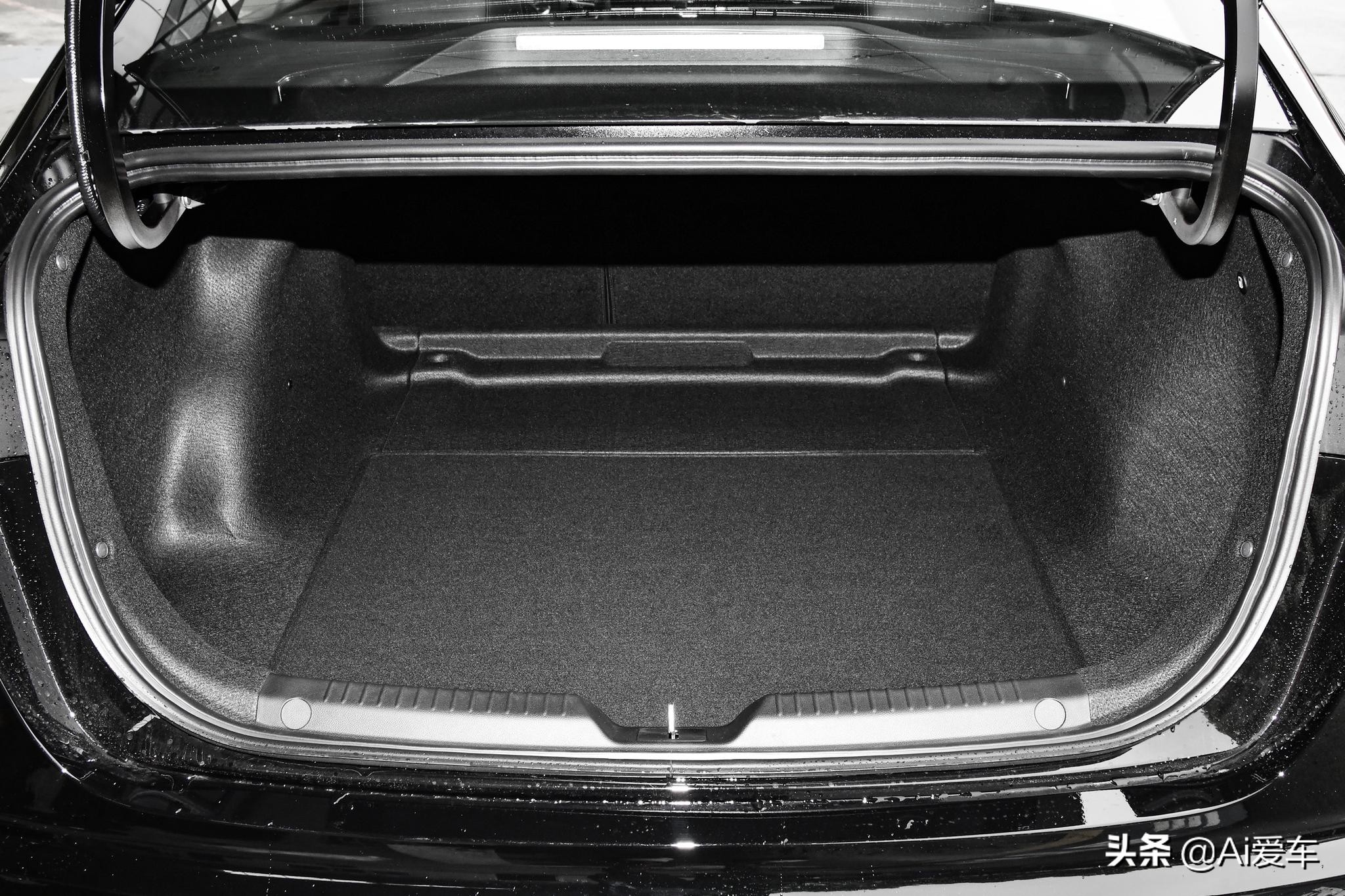 传祺影豹j16苏神版优惠多少,广汽传祺影豹和名爵5对比