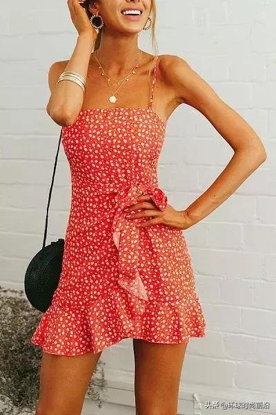 美炸了的吊带裙也挑人，会露才是王者