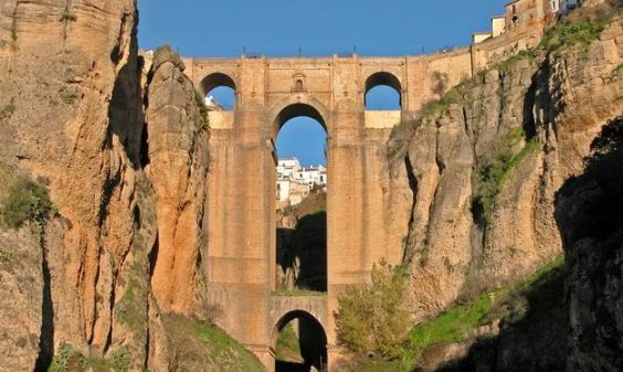 西班牙新年度旅游攻略,西班牙旅游注意事项和禁忌