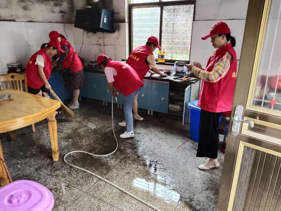 万众一心共同防汛,东至县抗洪救灾