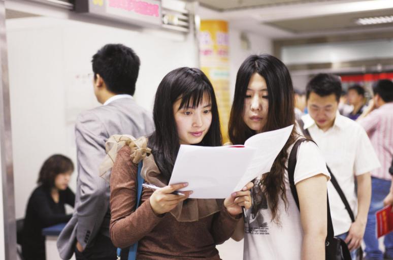 嫌工资低怎么跟老板说,女朋友说她工资低怎么回答