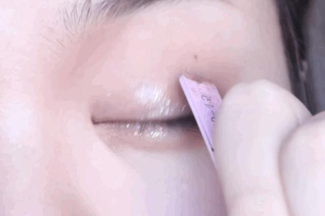 王一博和大张伟戴发带的照片,王一博耍帅大张伟