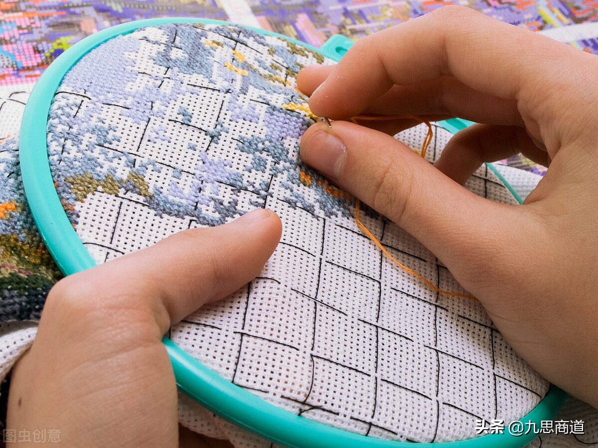 在家做十字绣一月能赚多少钱,自己做十字绣生意怎么样