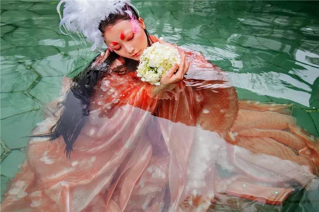 90后女孩拍稀有动物,90后女孩拍视频200万