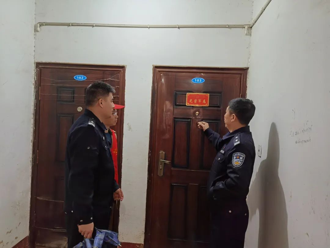 我为警旗添光彩,我为群众办实事安保