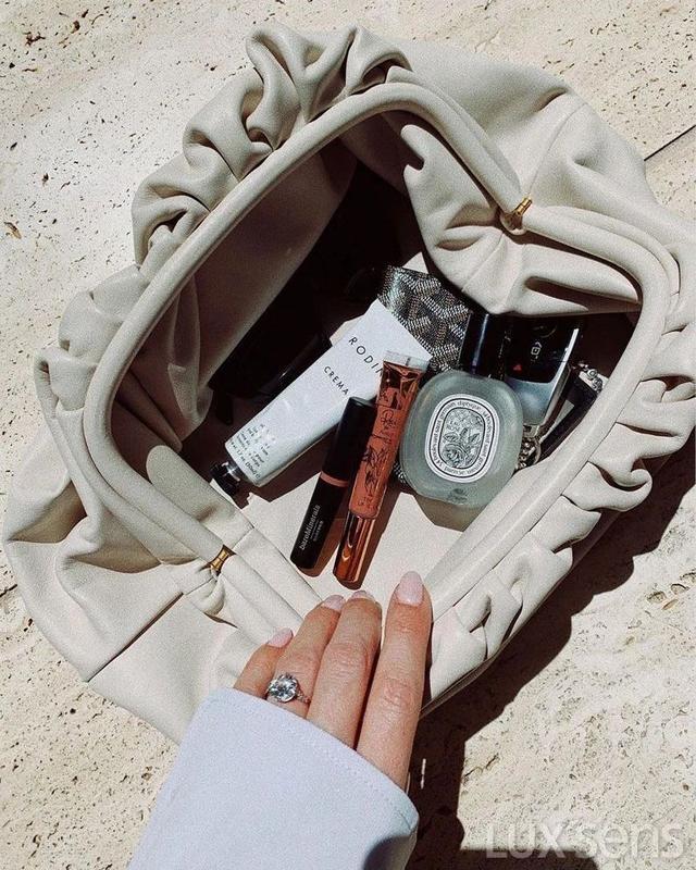 适合旅游拍照的包包推荐,旅行包怎么拍照好看