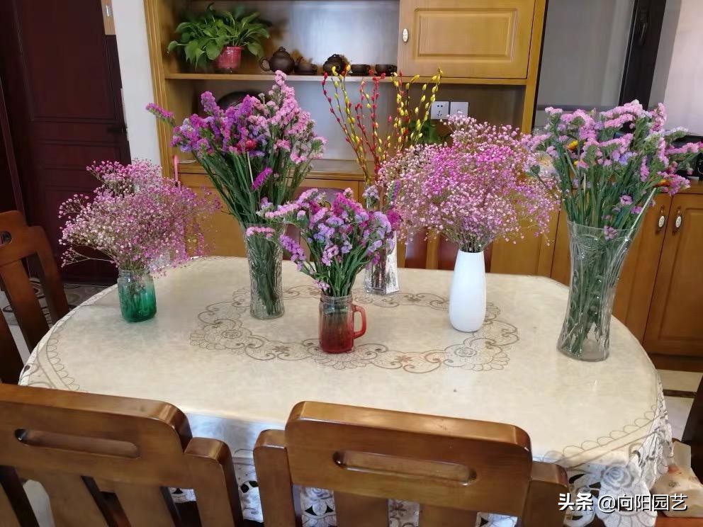 银柳和腊梅搭配插花,腊梅银柳干花