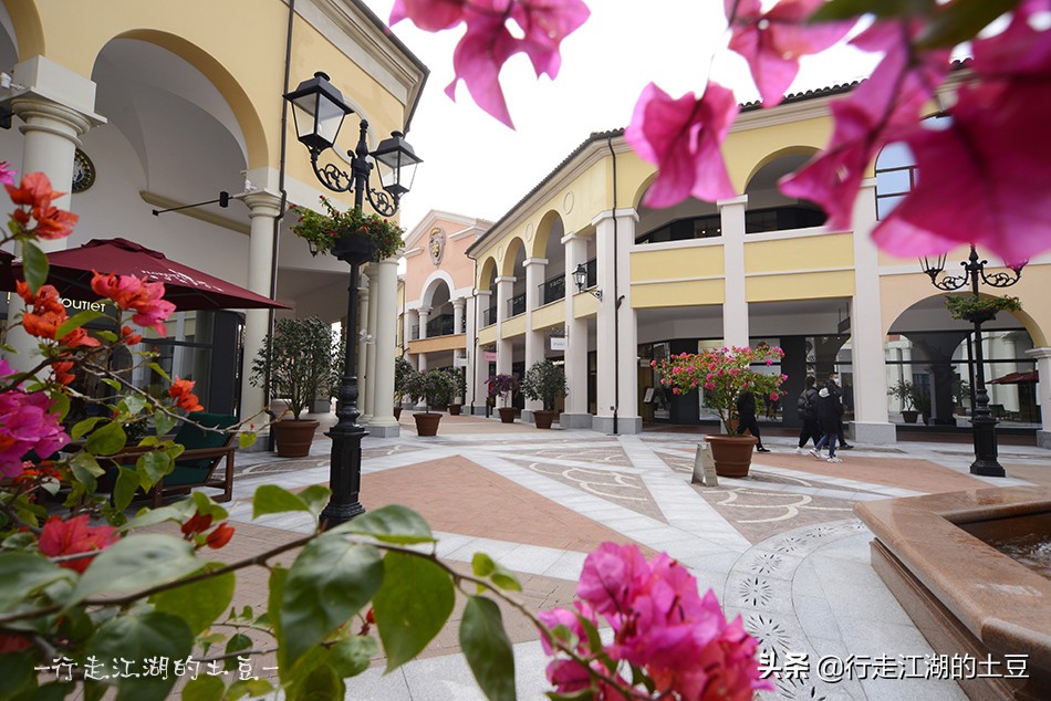 上海佛罗伦萨小镇,奥特莱斯世界名品购物中心,中国奢侈品领导者