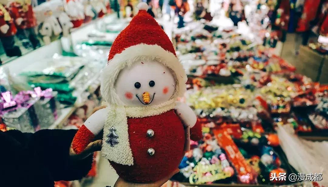 据说不来这里就白来成都，你一定没有见过这么魔幻又传奇的荷花池