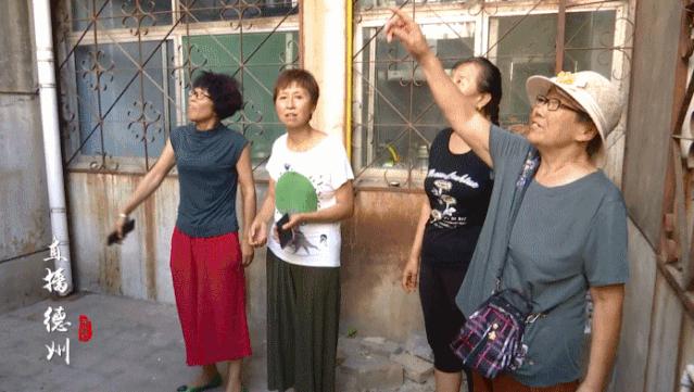 德州一饭店烟囱装在“围城”里，坑苦楼上邻居