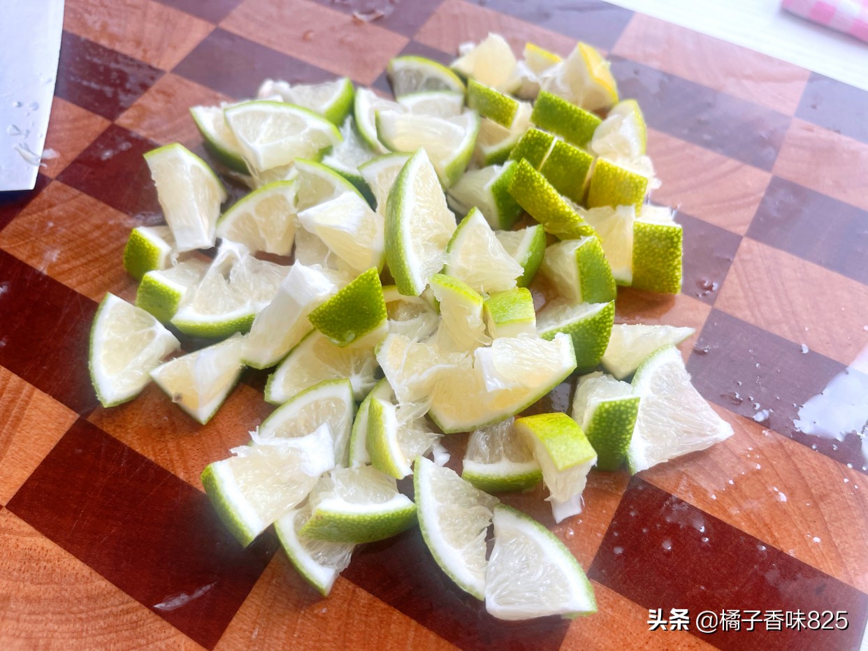 在家自制蜂蜜柠檬水的正确做法,夏日必备柠檬蜂蜜水做法