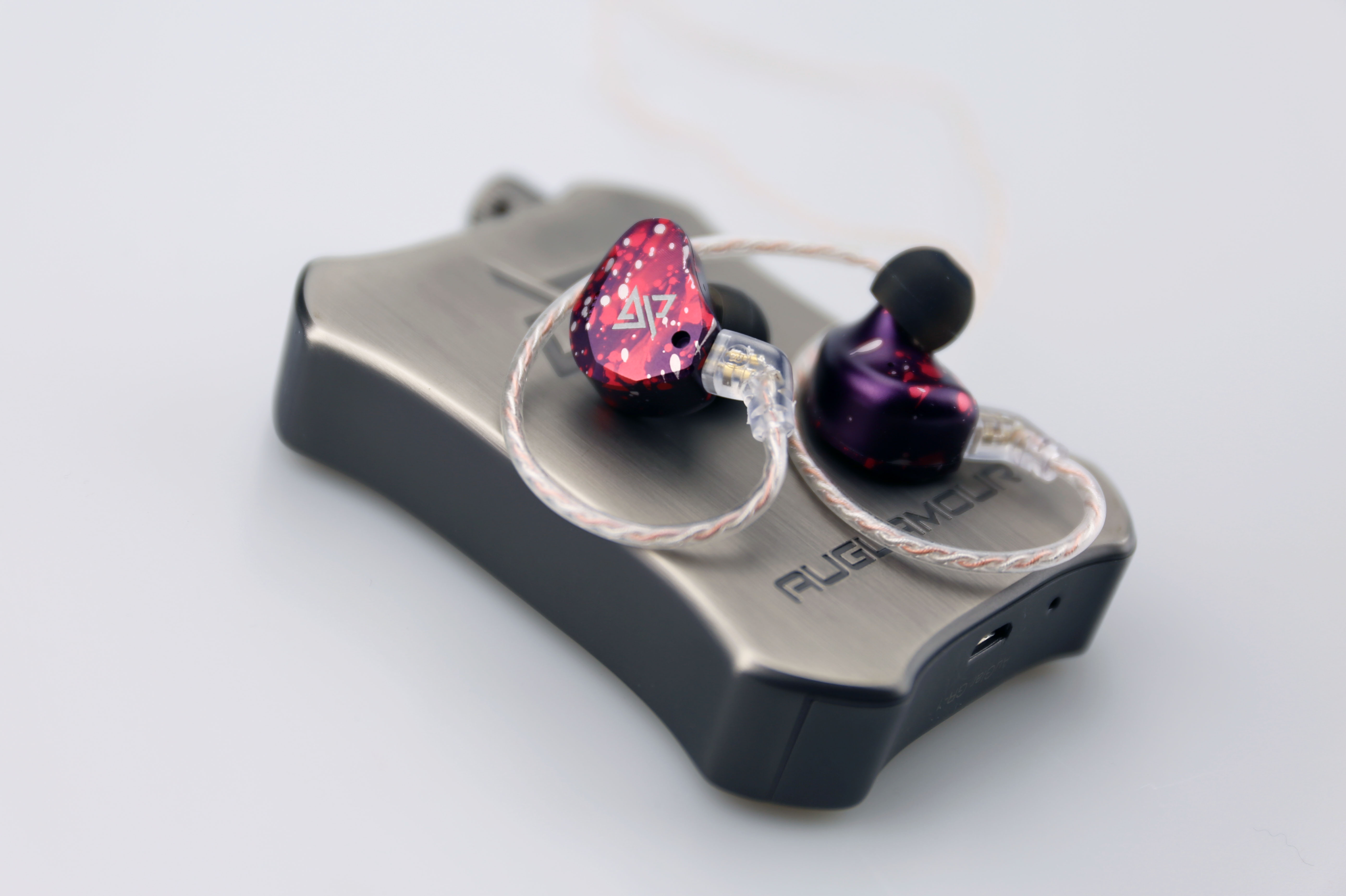 一款外观花里胡哨却敢卖799元的国产耳机,到底硬气在何处?