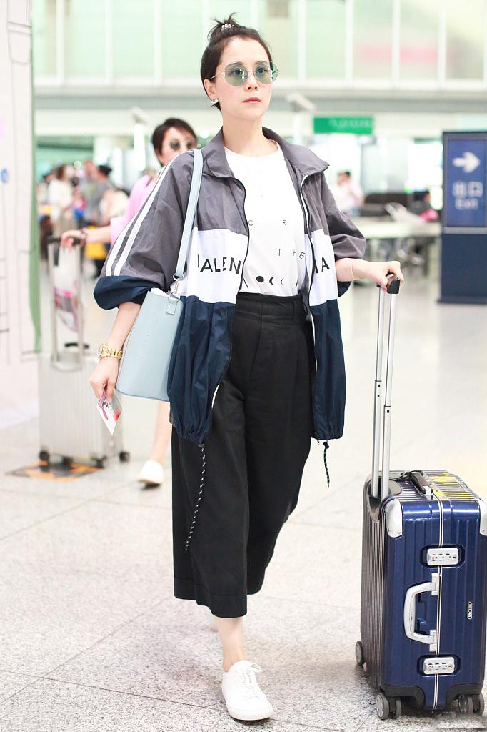 海清扎小辫露额,海清知性优雅展现女神气场