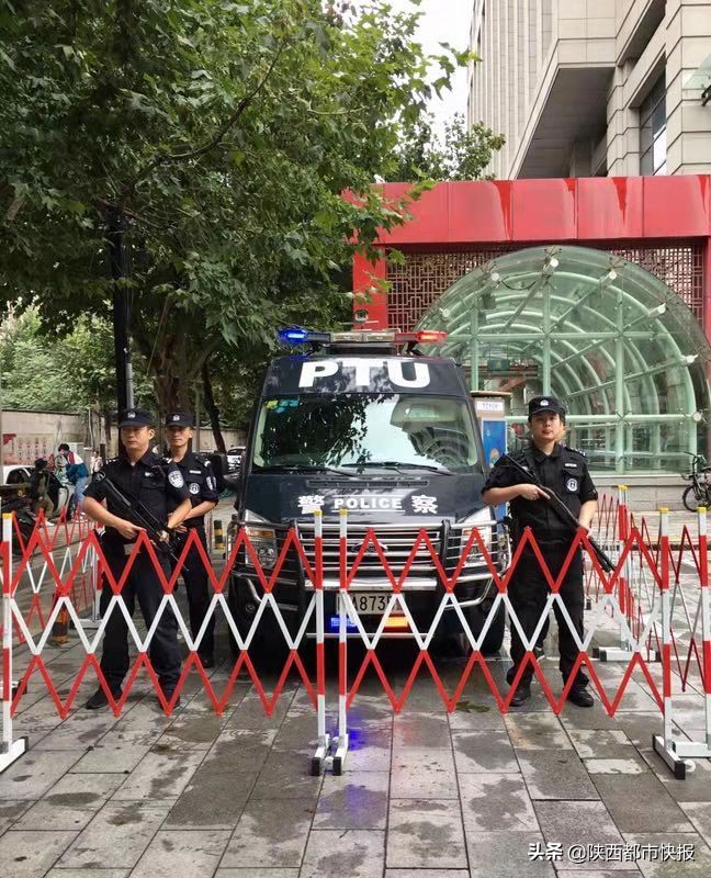 西安交警全力以赴护航中考,西安警方为夜间经济生活保驾护航