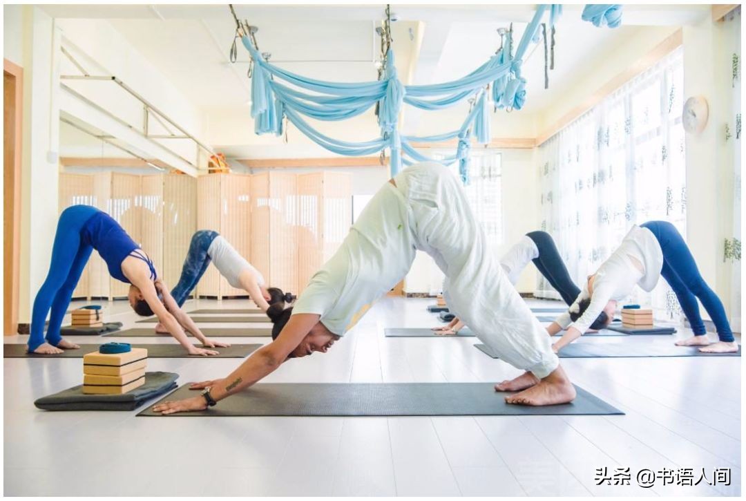 年纪轻轻肩颈酸疼,年纪轻轻肩颈疼痛