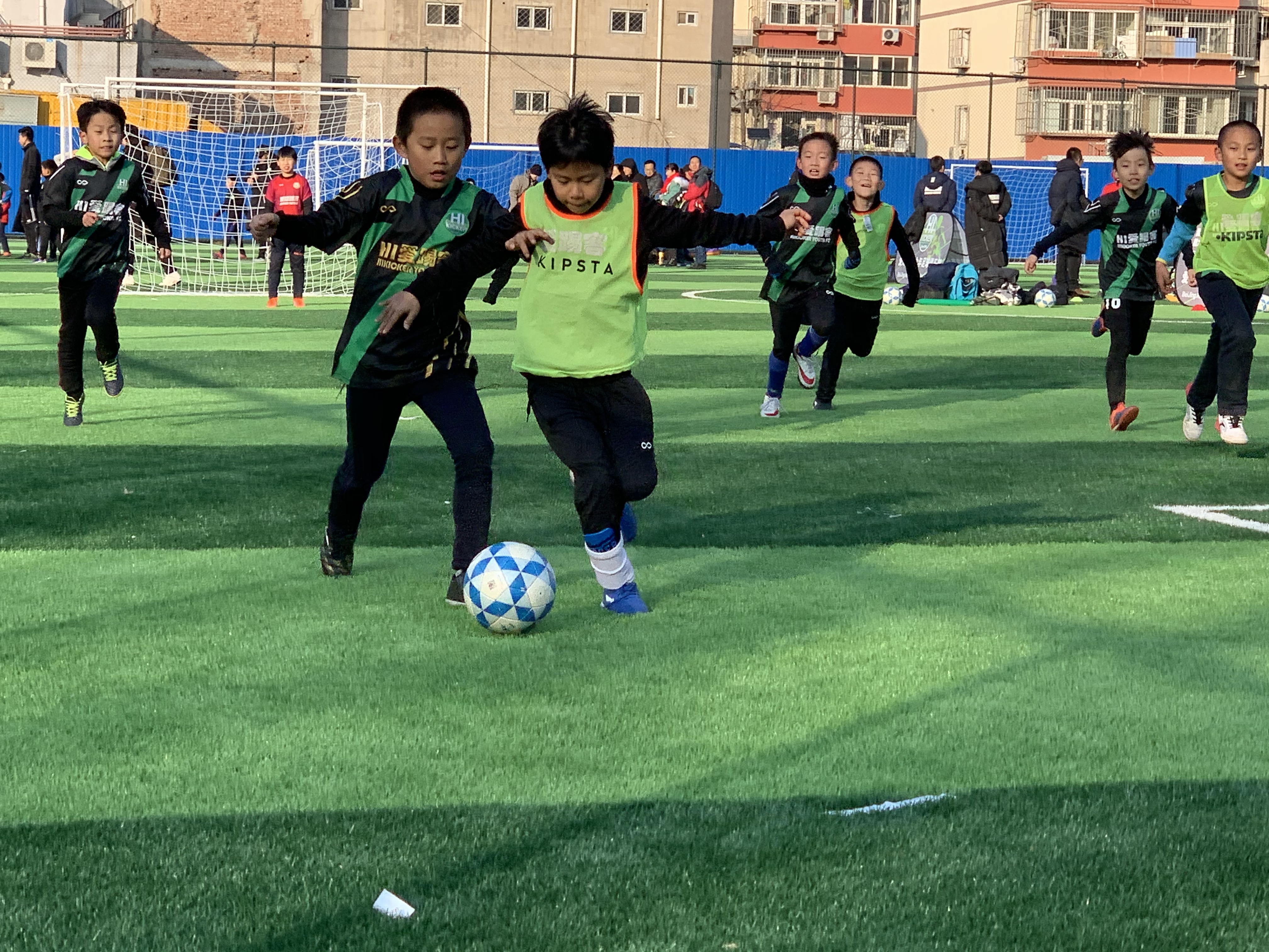 足球给家长的一封信,写给家长的一封信之足球夏令营