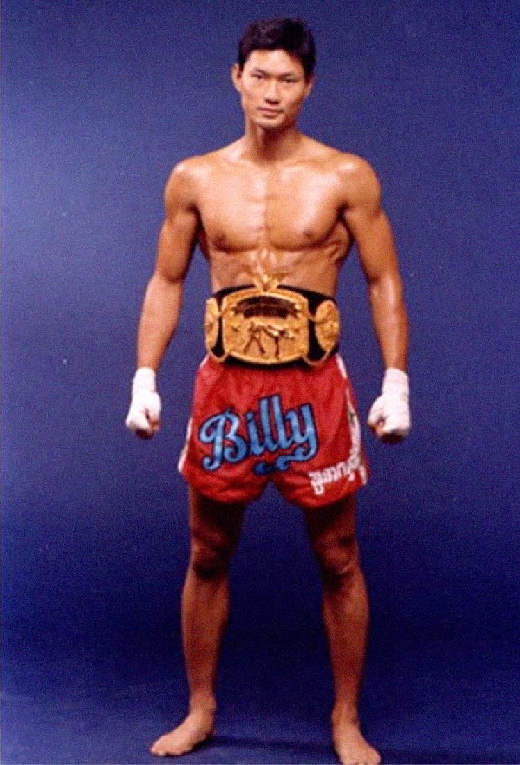 拳王周比利和吴京,太极宗师周比利踢飞吴京视频