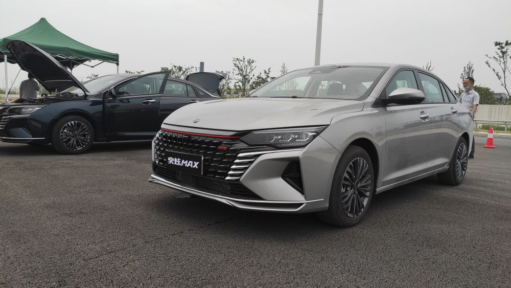 为什么有些人没钱还看不起穷人,为什么有点阅历看不上国产车