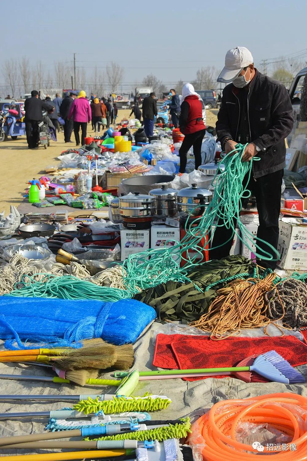 龙口粉丝主产区张星农村大集开市了!来赶集的人还不少来