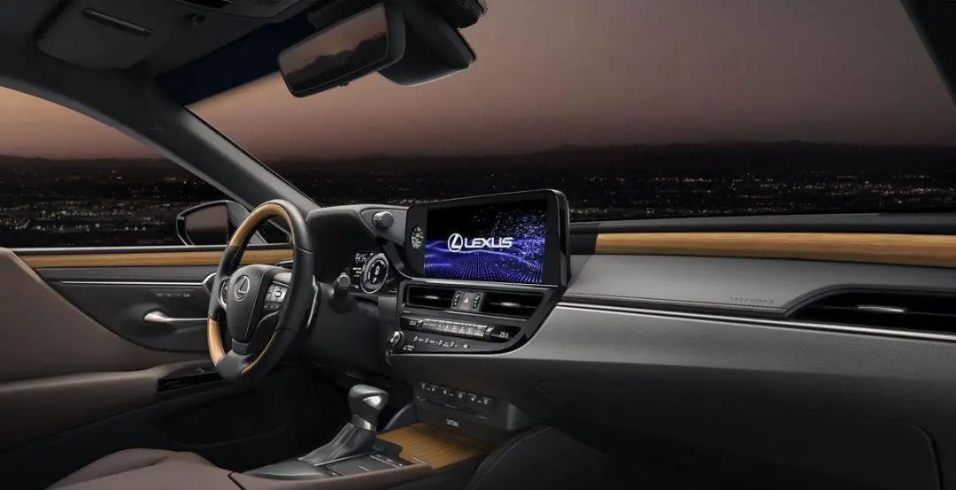 丰田皇冠陆放和大众途观l哪个好,皇冠陆放两驱精英版体验