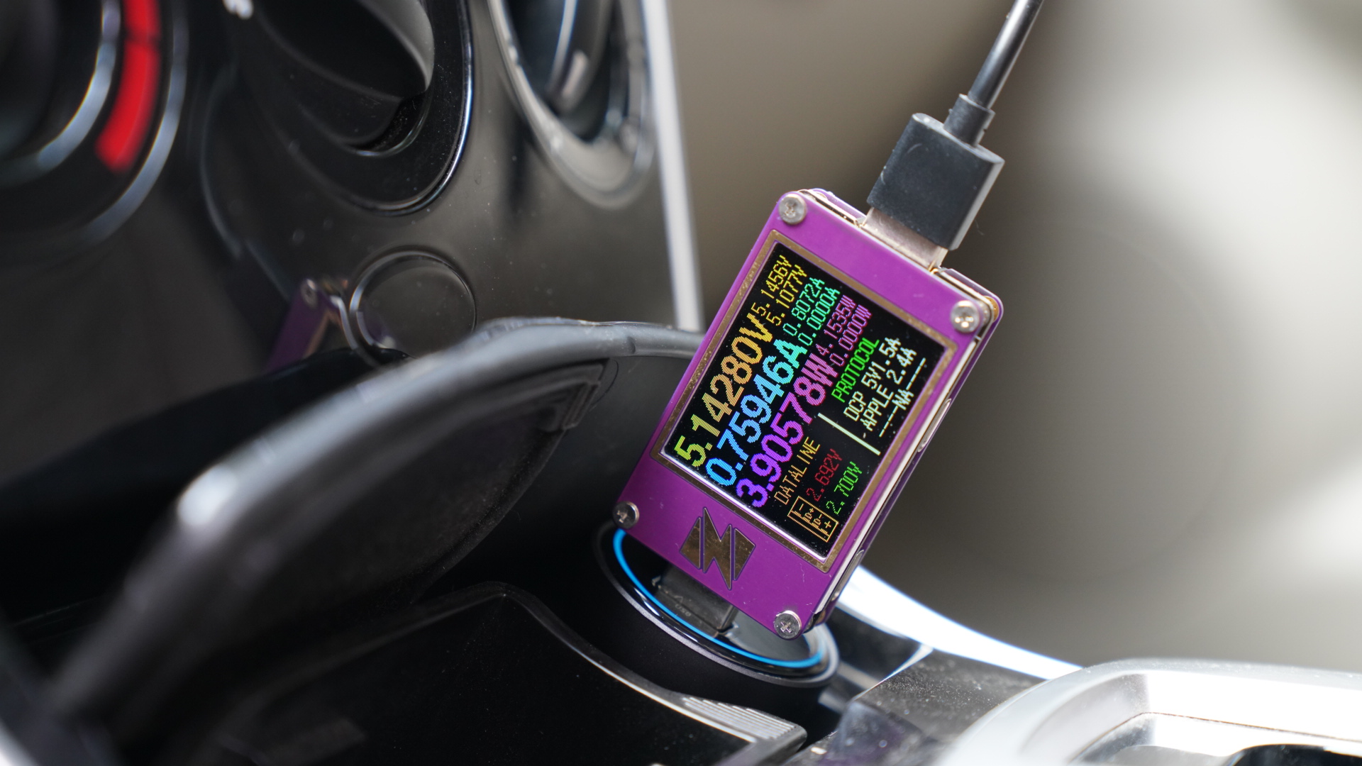 汽车人，出发！车生活补给利器，倍思160WQC5认证车载充电器分享