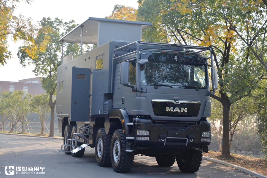 顶级越野房车8x8阿莫迪罗双层,移动的钢铁城堡