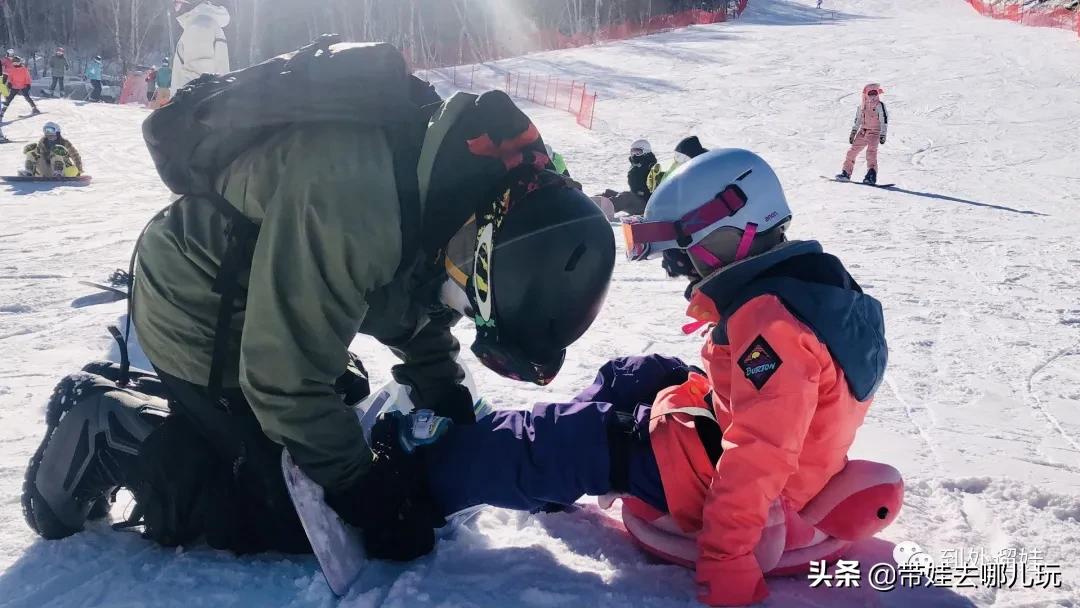 带孩子滑雪买装备,儿童滑雪新手必买装备清单