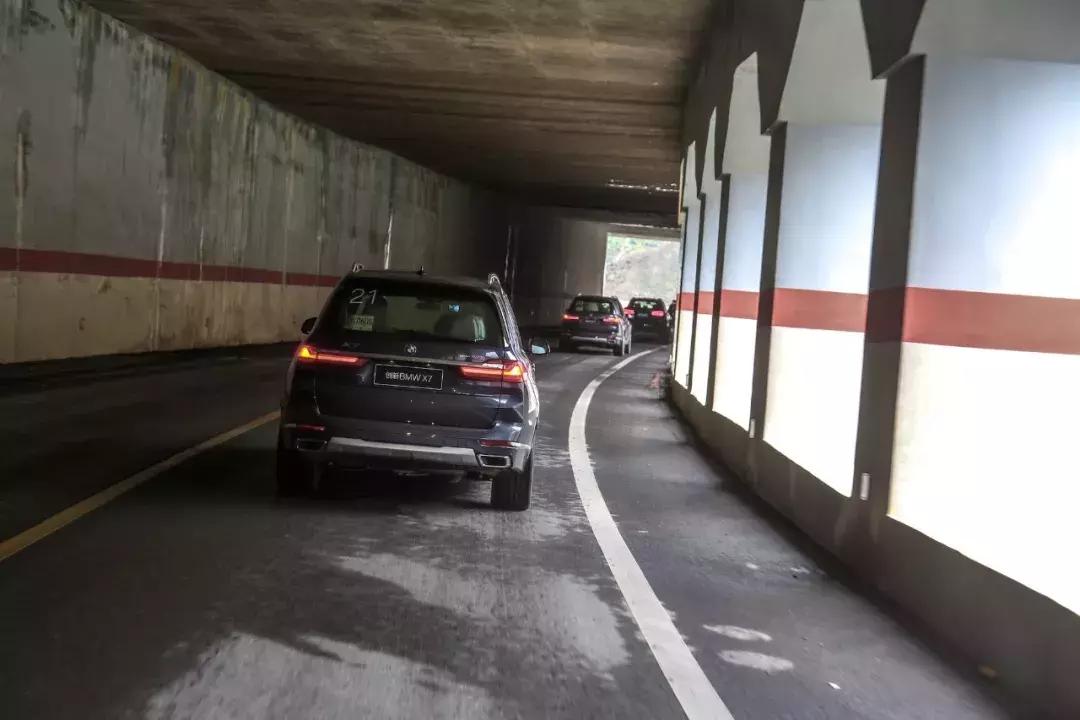 宝马x8suv试驾,宝马全新轿跑型suv