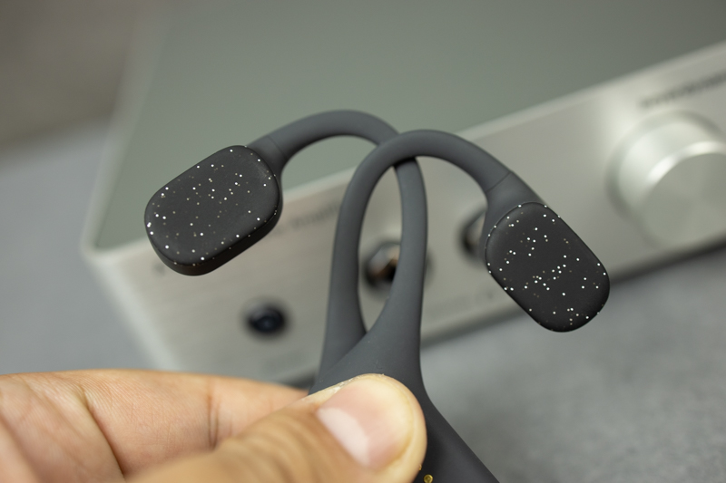 边洗澡边听歌费不费电量,边洗澡边听歌有什么后果