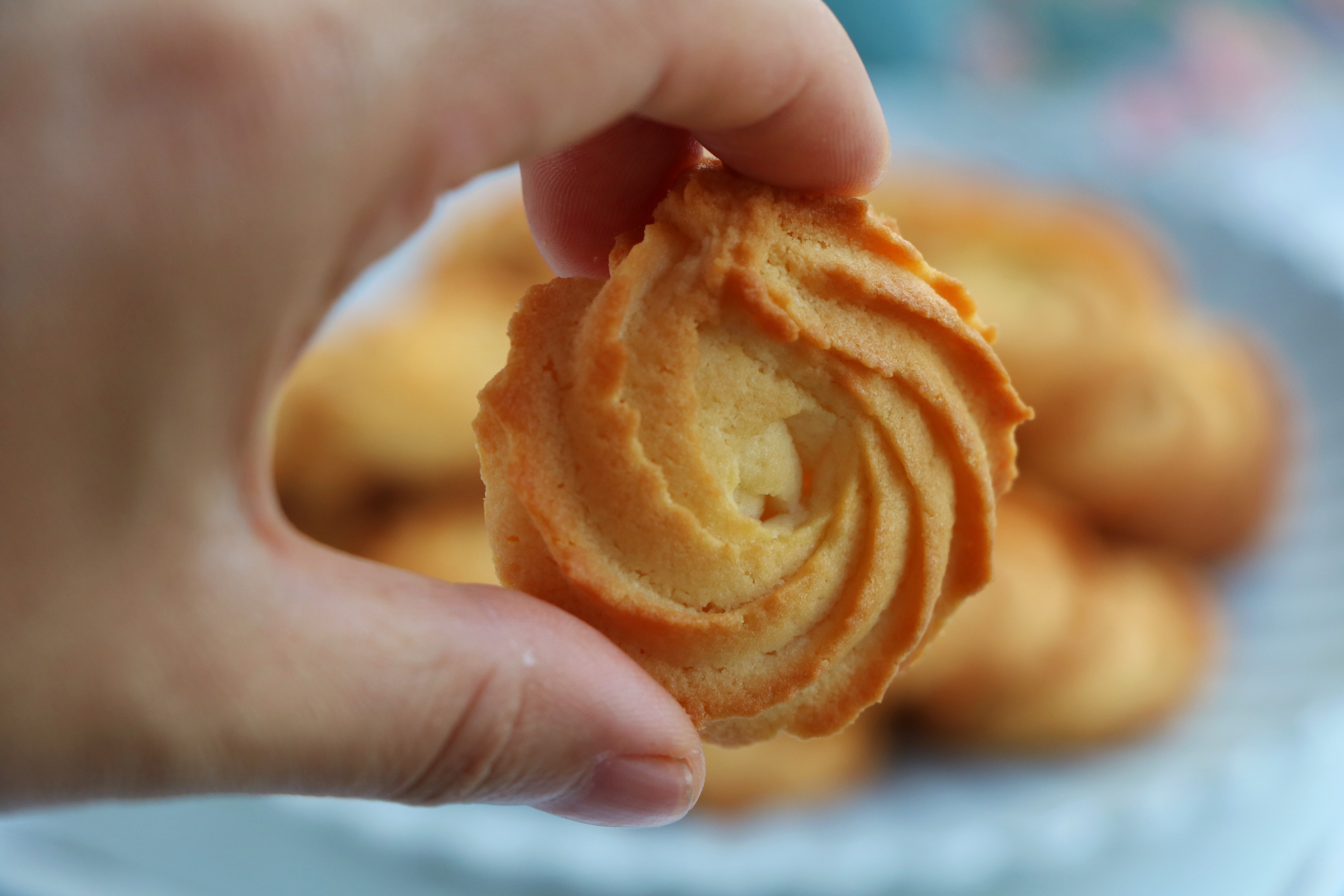 简单曲奇饼干做法不用低筋面粉,怎么做简单又方便懒人的曲奇饼干