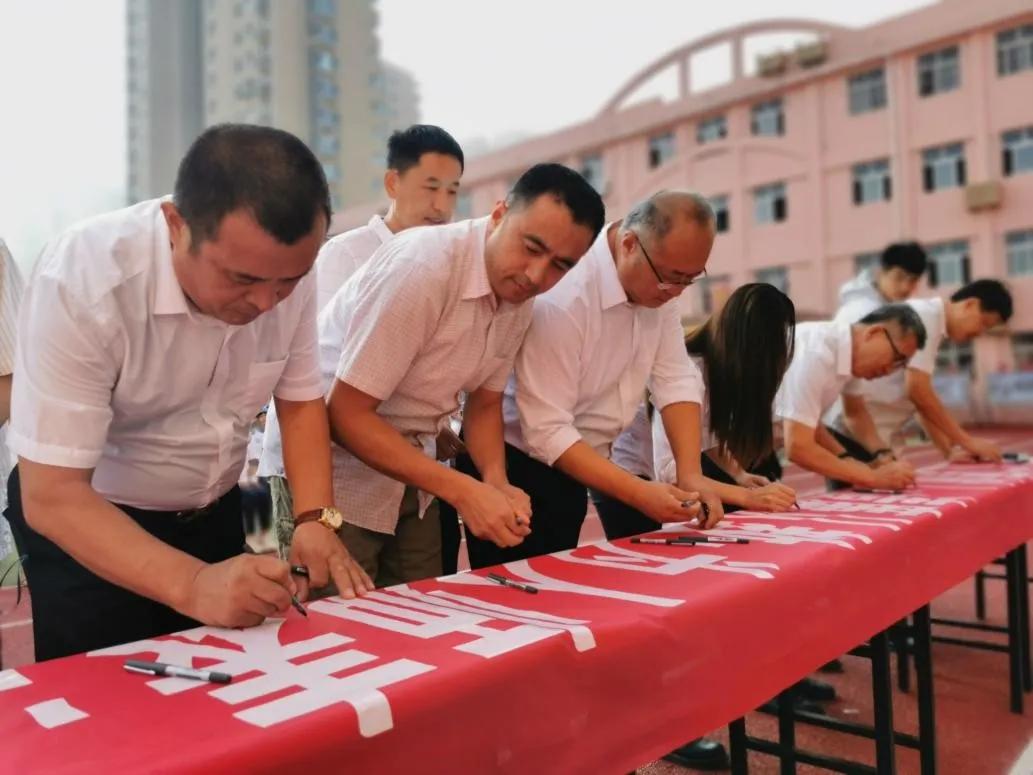 绔嬮珮灏氬笀寰锋爲鑲蹭汉鏂伴婕旇,绔嬪笀寰锋爲甯堥鍋氬垢绂忕殑鑰佸笀