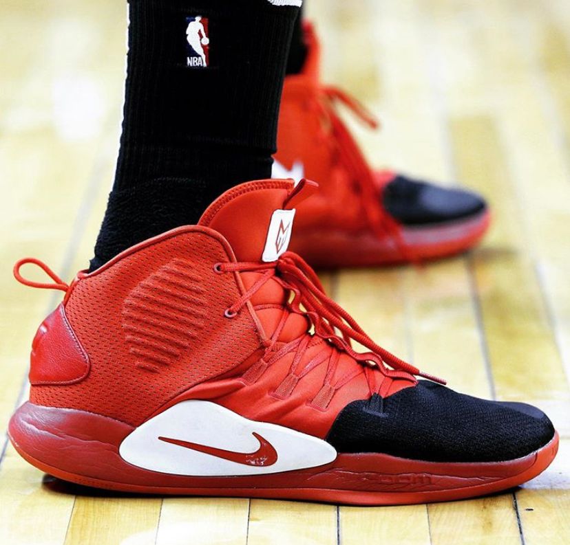 科比上脚4新配色 (欧文上脚科比特殊配色)