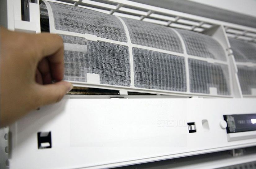 美的kfr-51lw空调如何清洗滤网,空调滤网如何拆下来清洗柜机