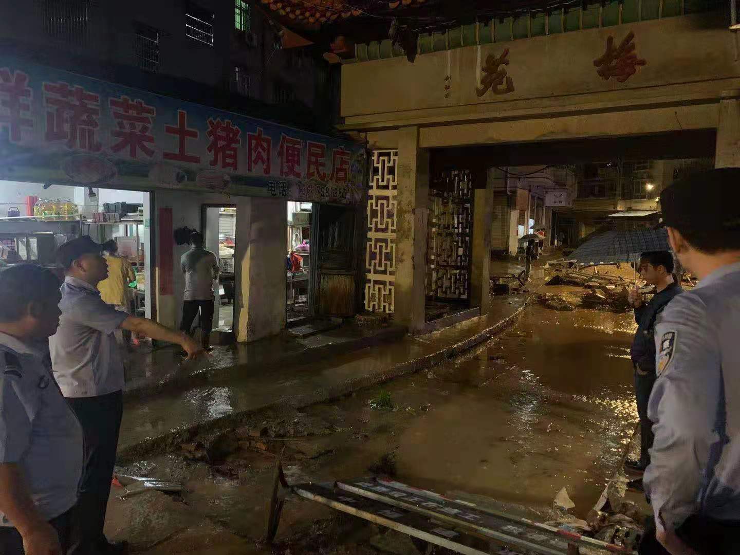 【我为群众办实事】江西景德镇:暴雨天“逆流”而上的瓷都公安