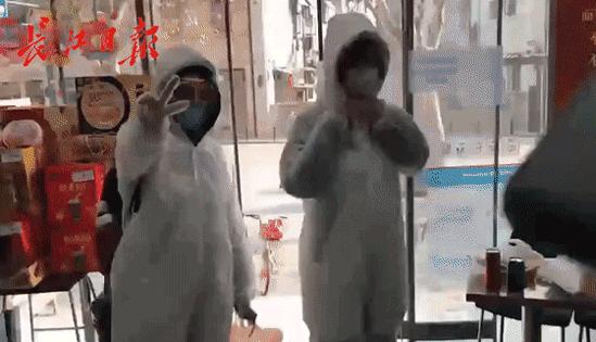 为救600名武汉病患，他昼夜不停义务送药，却被恶意举报...